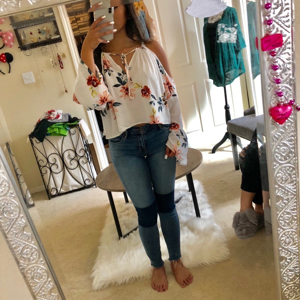 Off the shoulder, open arm, bell sleeves top
